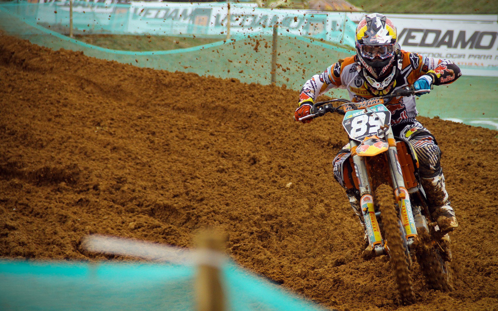 开云官网-利拉德赛道掘金，当篮球巨星在F1轰鸣中强行接管比赛